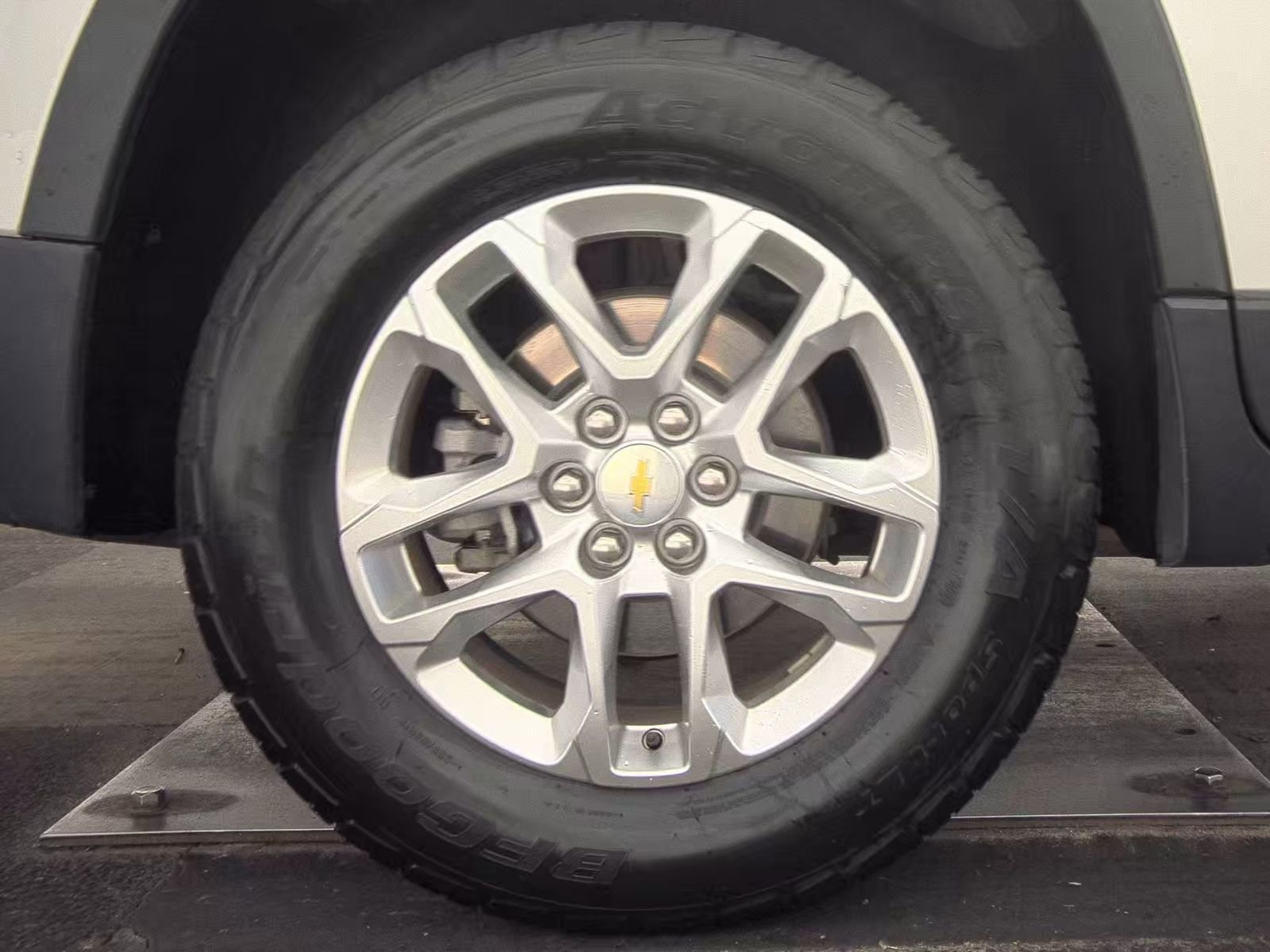 Used 2019 Chevrolet Traverse LT FWD image 12