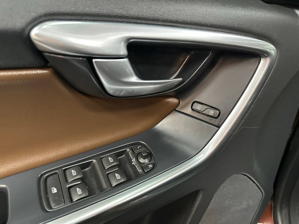 Used 2015 Volvo XC60 T6 AWD/4WD image 18