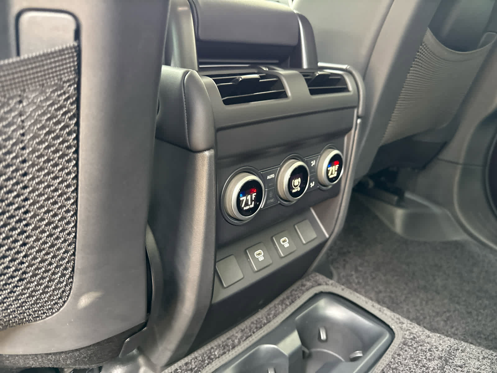 Used 2025 Land Rover Defender 130 S image 17