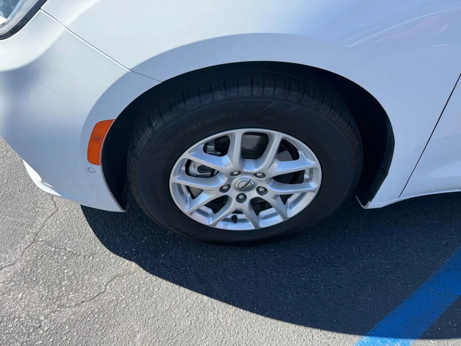 Used 2021 Chrysler Pacifica Touring-L w/ Premium & Safety Sphere Group image 5