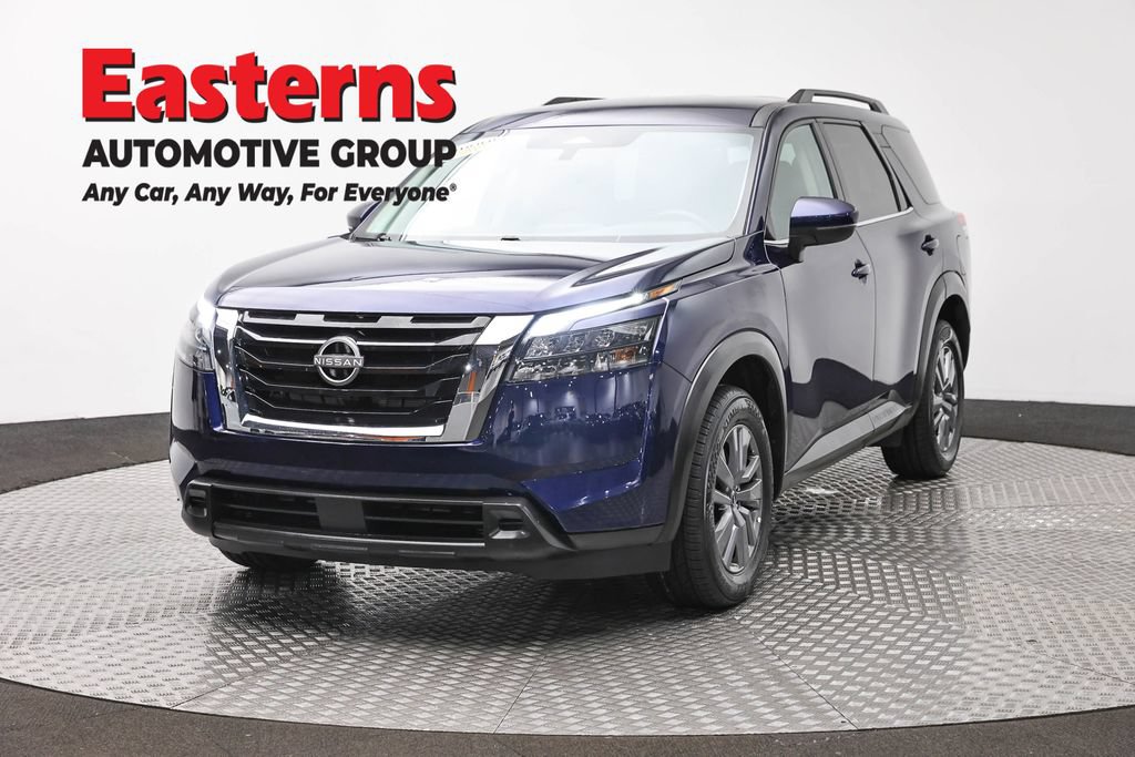 Used 2025 Nissan Pathfinder SV FWD image 1