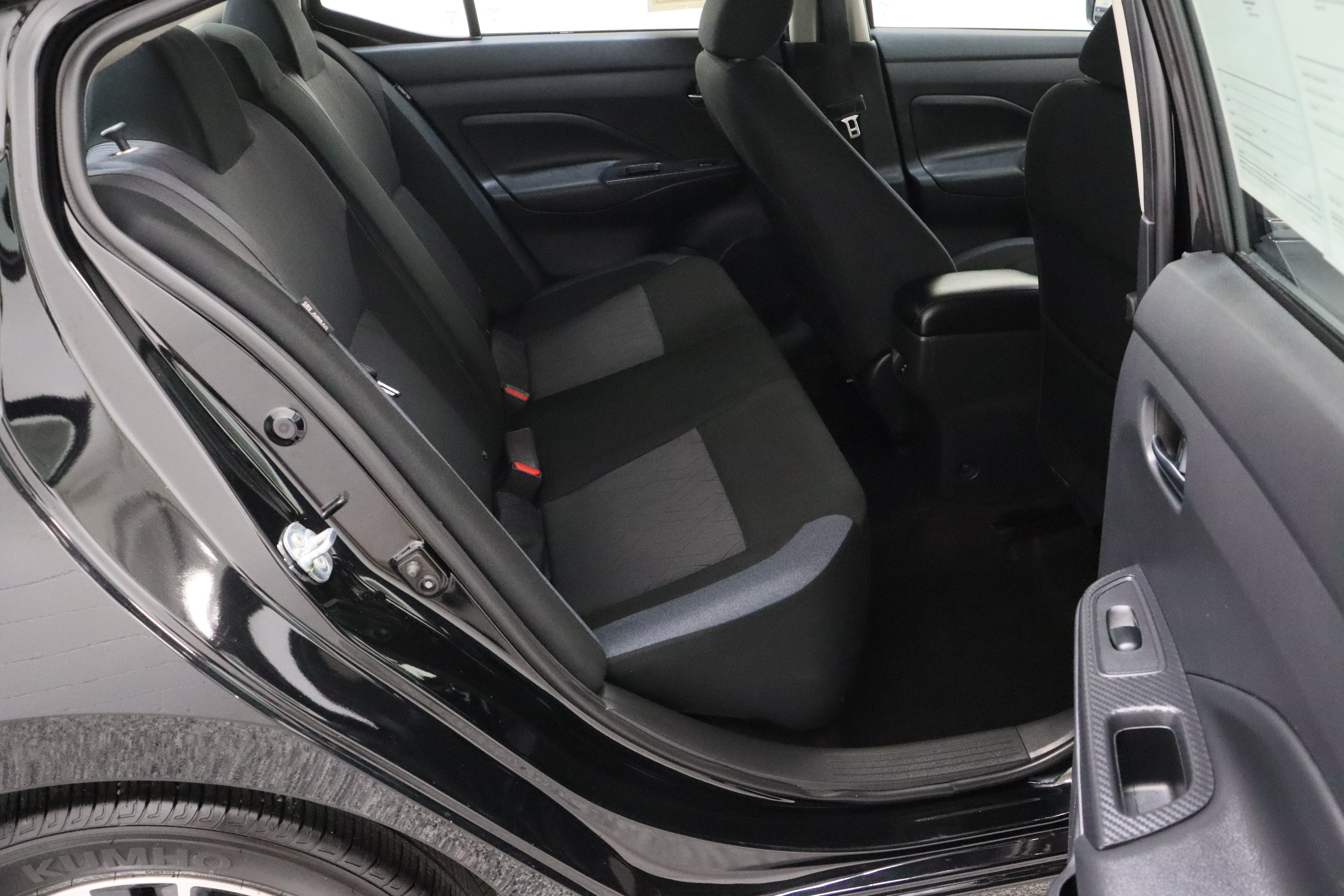 Used 2025 Nissan Versa SV FWD image 31