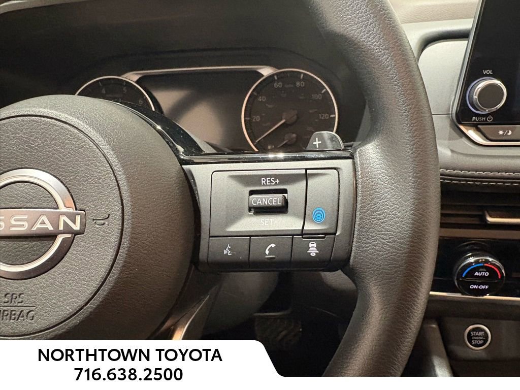 Used 2023 Nissan Rogue SV image 29