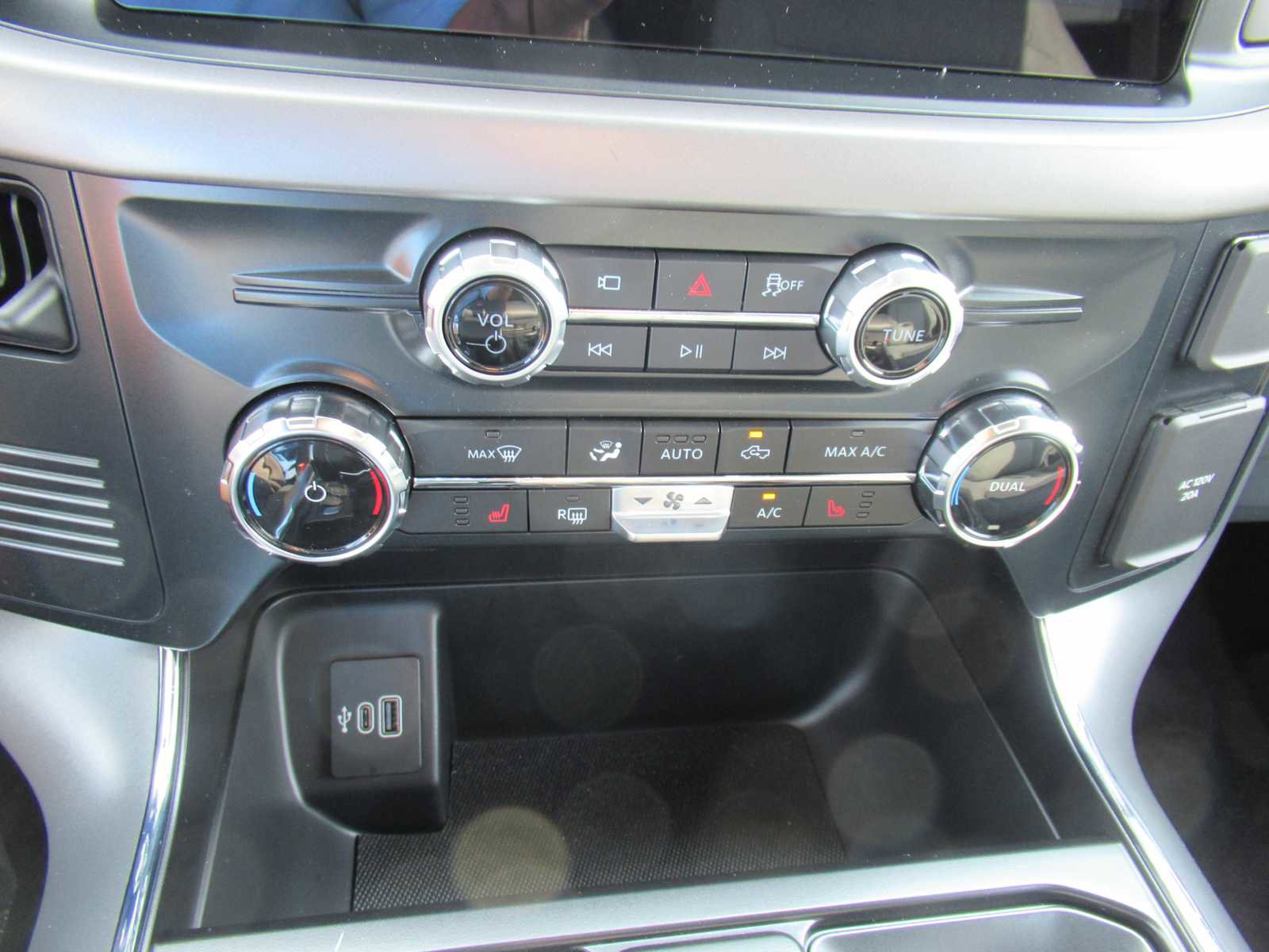 New 2025 Ford F150 Lightning XLT image 21