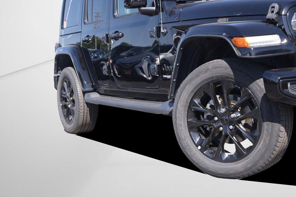 Used 2021 Jeep Wrangler Unlimited Sahara AWD/4WD image 3