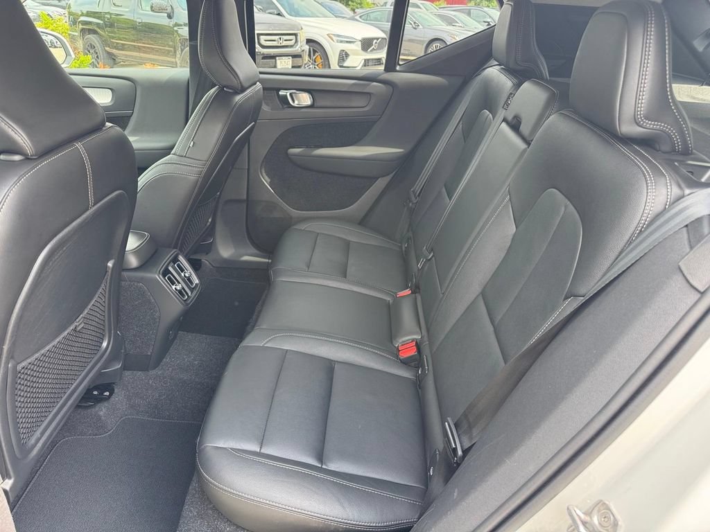 Used 2021 Volvo XC40 T5 Momentum w/ Premium Package AWD/4WD image 8