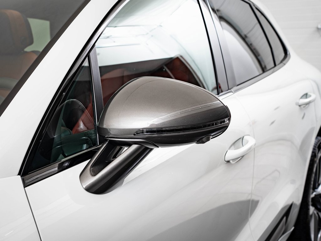 Certified 2025 Porsche Macan Turbo image 18
