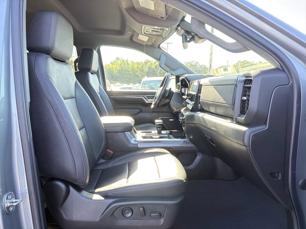 Used 2023 Chevrolet Silverado 1500 LTZ w/ LTZ Convenience Package II AWD/4WD image 16