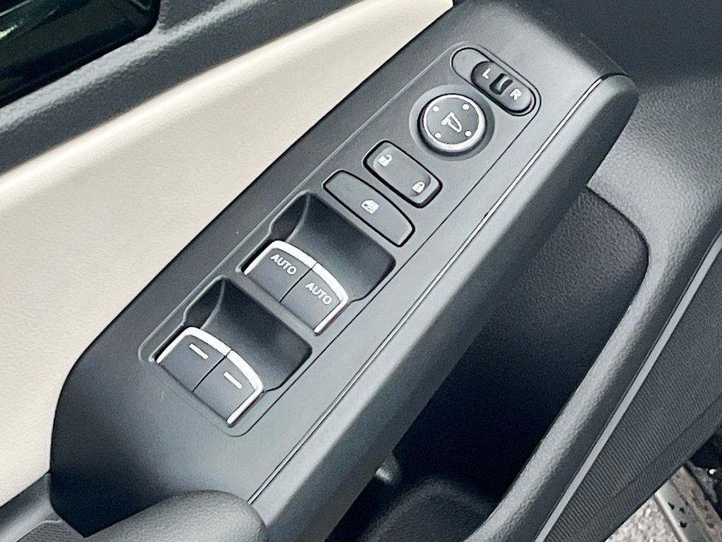 Used 2024 Honda Civic EX-L image 17