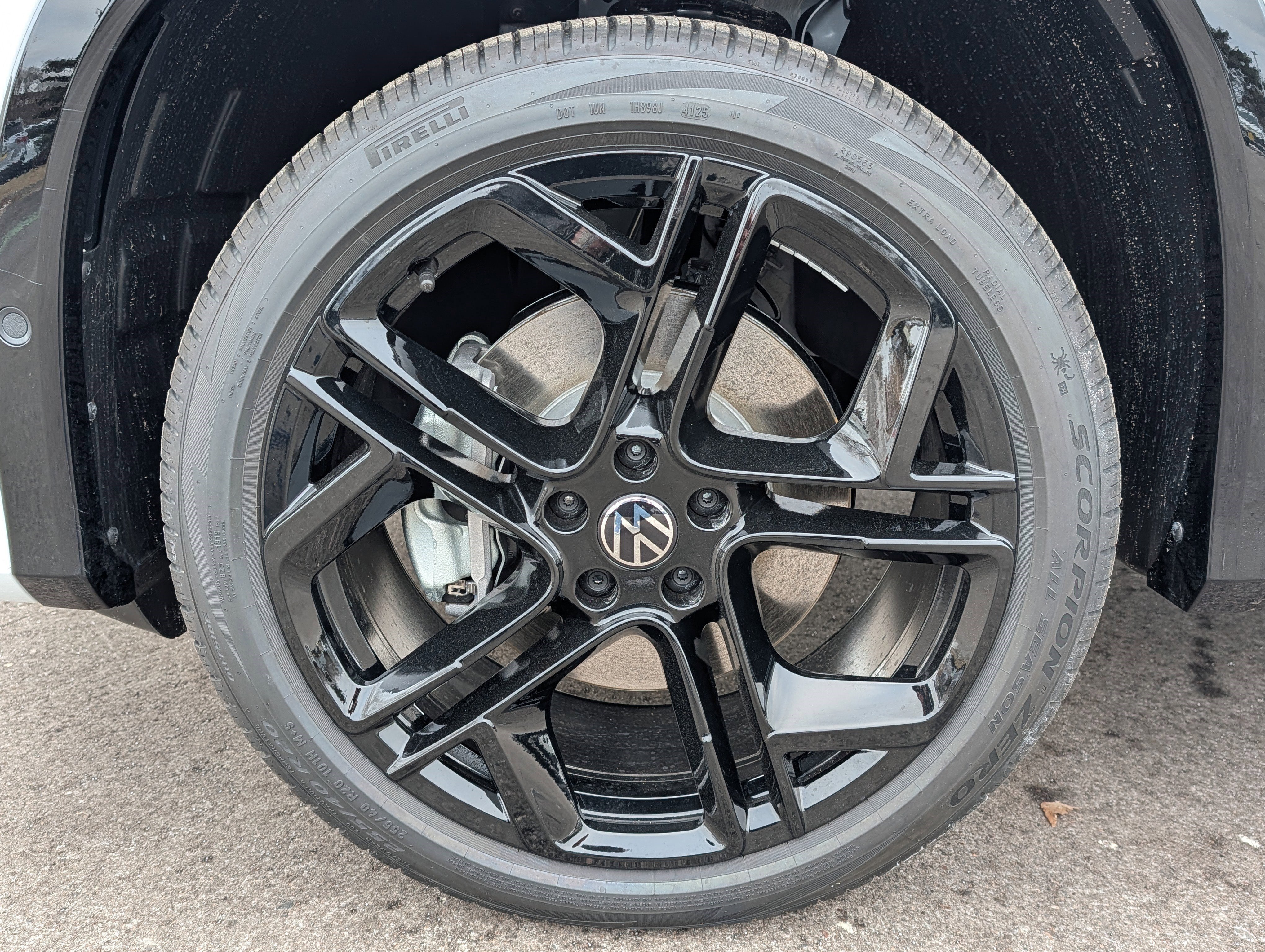 New 2026 Volkswagen Tiguan SE R-Line image 5