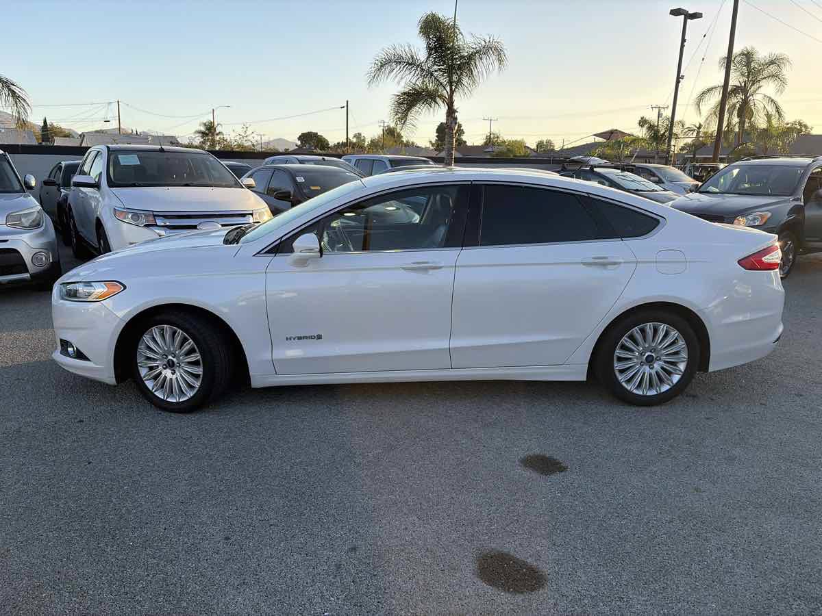 Used 2015 Ford Fusion SE w/ Equipment Group 502A FWD image 2