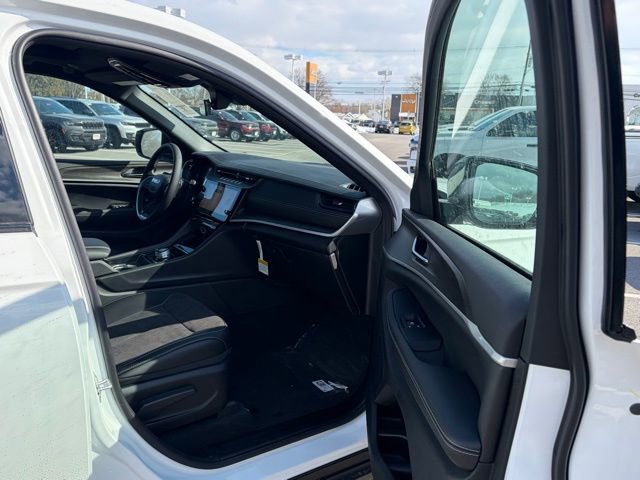 New 2026 Jeep Grand Cherokee Altitude image 27