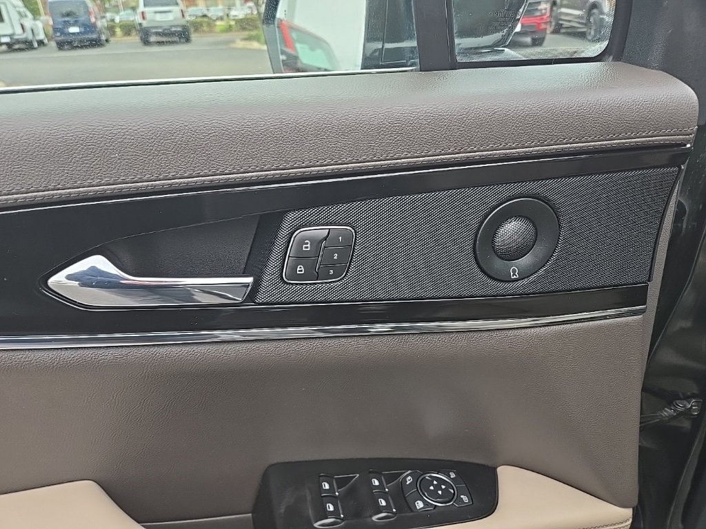 Used 2021 Lincoln Nautilus Reserve image 12