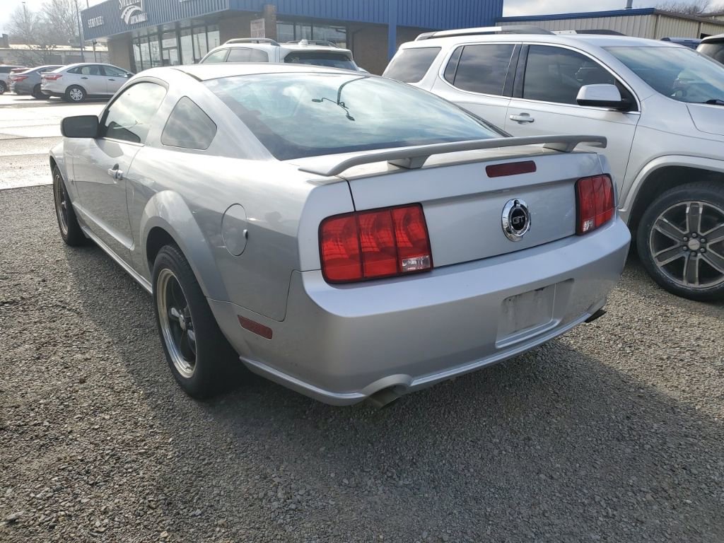 Used 2005 Ford Mustang GT image 3