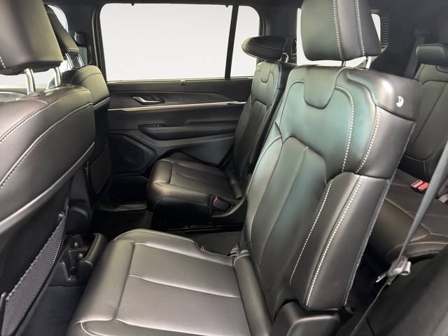 Used 2024 Jeep Grand Cherokee L Limited w/ Luxury Tech Group II AWD/4WD image 25