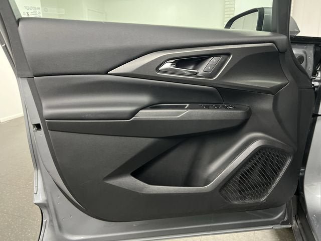 Certified 2025 Chevrolet Equinox EV LT FWD image 21