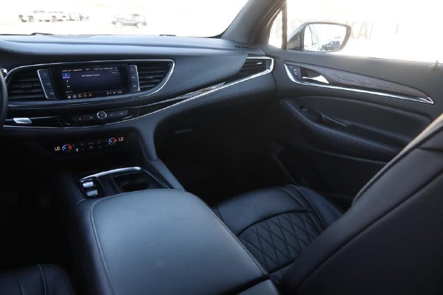 Used 2022 Buick Enclave Avenir w/ Avenir Technology Package AWD/4WD image 29