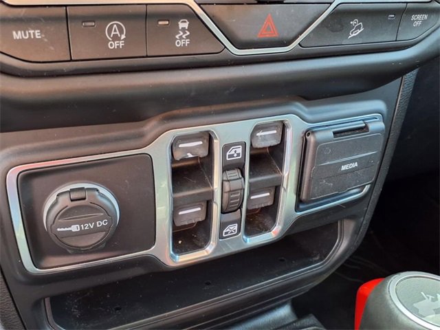 Used 2020 Jeep Wrangler Unlimited Sahara image 23