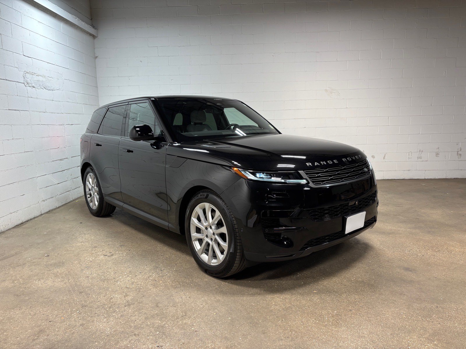 Used 2025 Land Rover Range Rover Sport AWD/4WD image 4