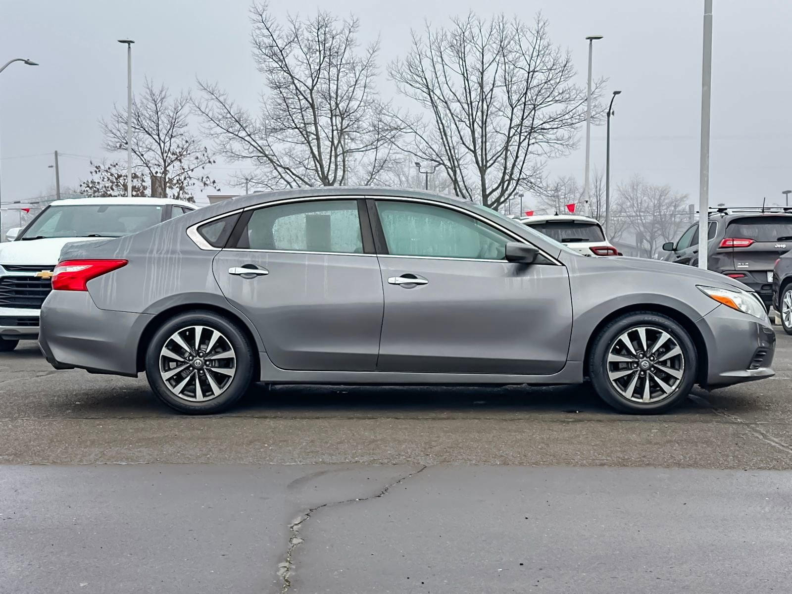 Used 2017 Nissan Altima 2.5 SV image 3