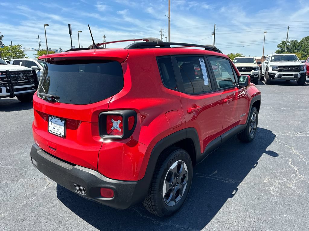 Used 2018 Jeep Renegade Latitude AWD/4WD image 7
