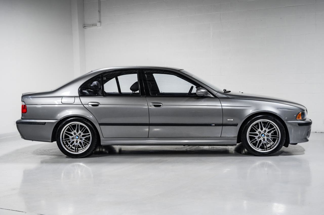 Used 2003 BMW M5 image 2