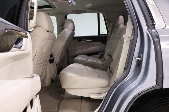 Used 2020 Cadillac Escalade Luxury w/ LPO, Radiant Package AWD/4WD image 32