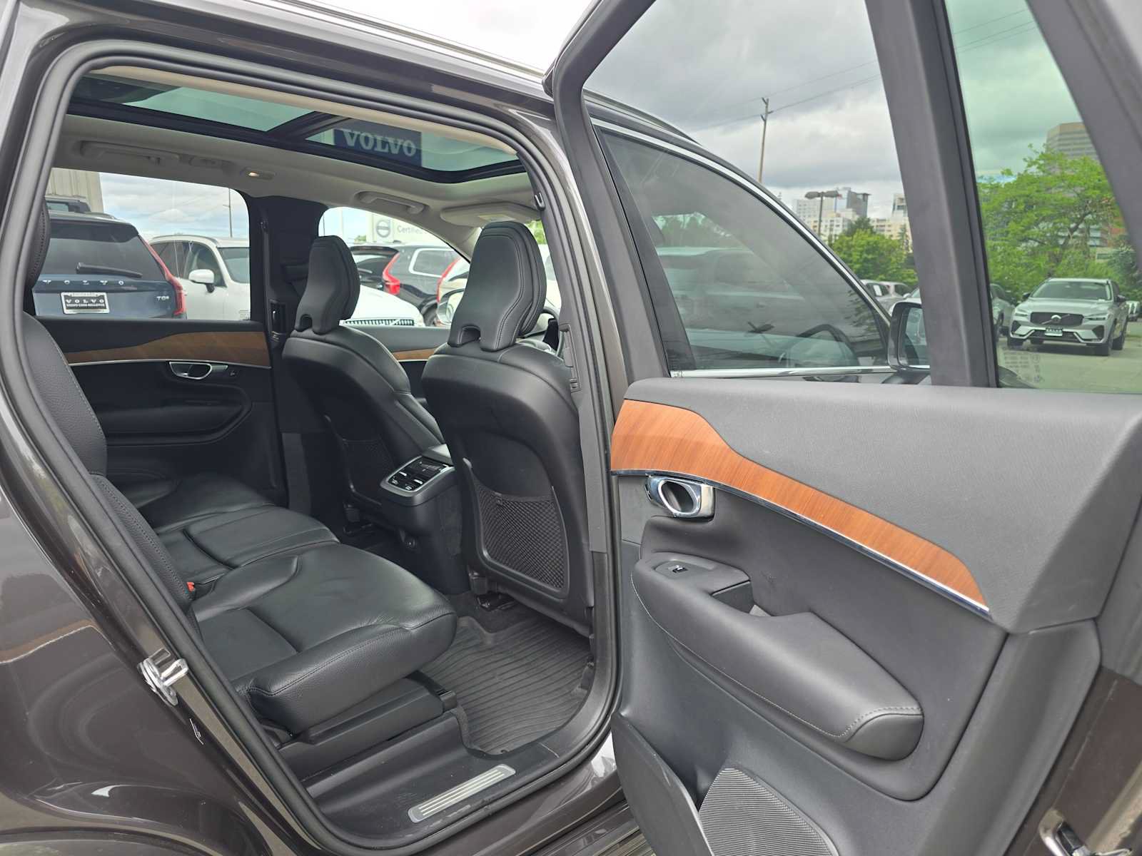 Certified 2023 Volvo XC90 B6 Plus w/ Protection Package Premier AWD/4WD image 12