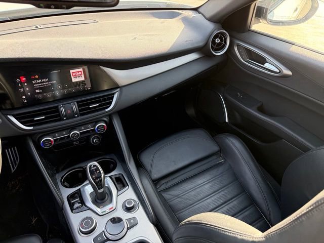 Used 2023 Alfa Romeo Giulia Veloce image 15