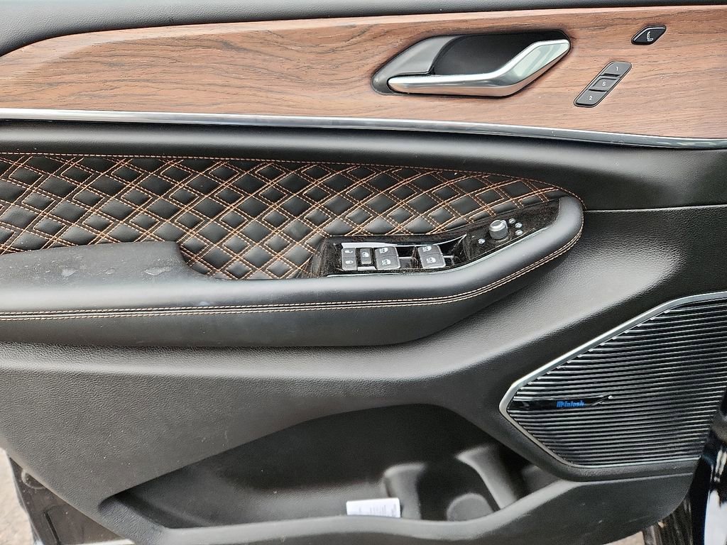 Used 2024 Jeep Grand Cherokee Summit w/ Luxury Tech Group V image 12