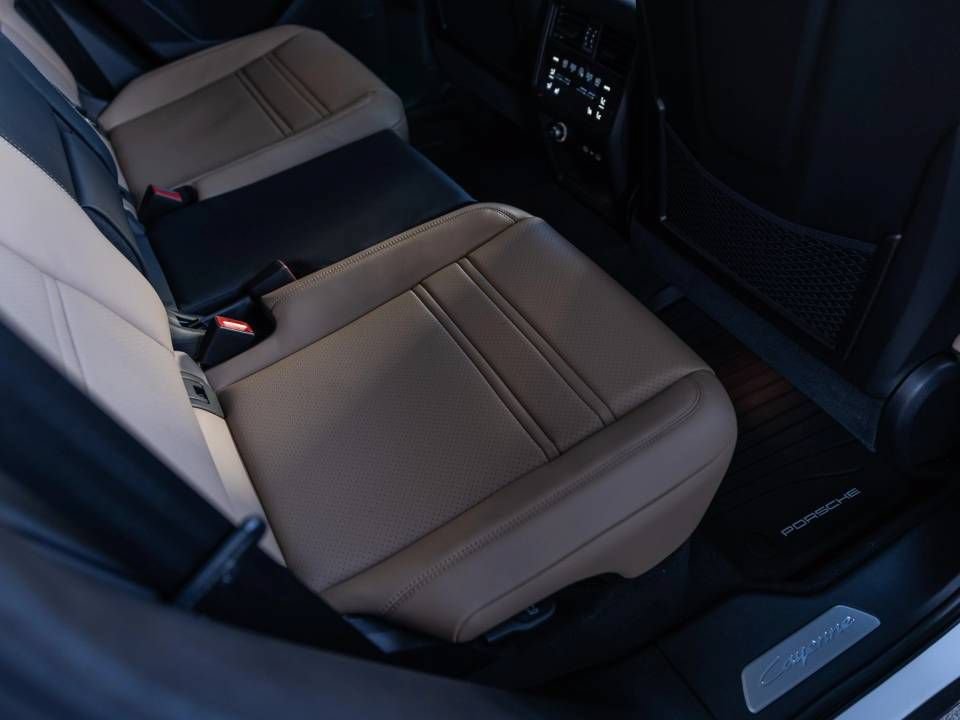 Certified 2026 Porsche Cayenne Coupe AWD/4WD image 35