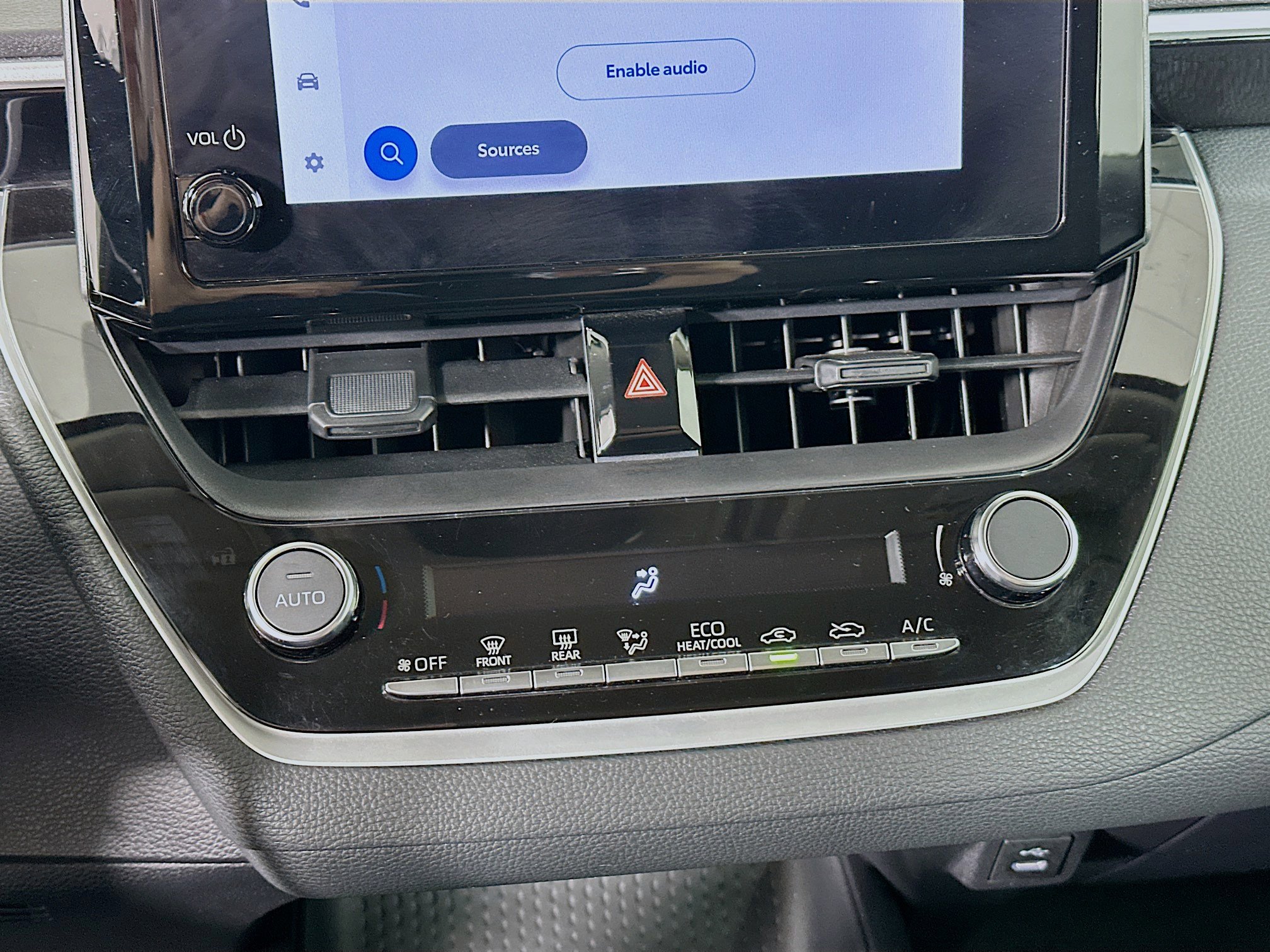 Used 2025 Toyota Corolla LE image 22