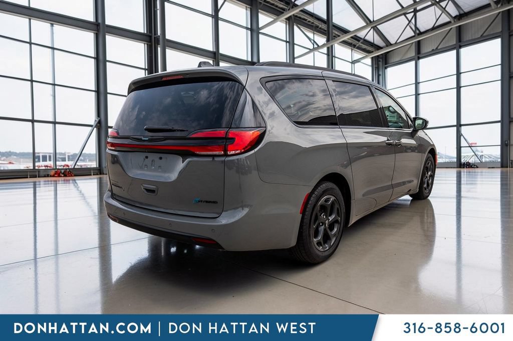 Used 2021 Chrysler Pacifica Touring w/ S Appearance Package FWD image 32