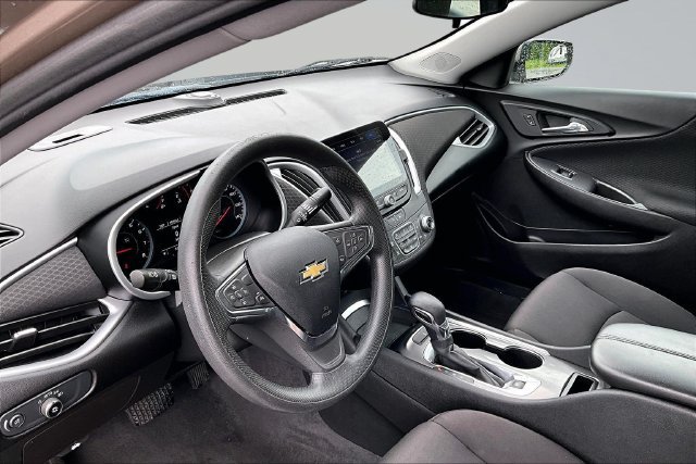 Used 2023 Chevrolet Malibu LT FWD image 16