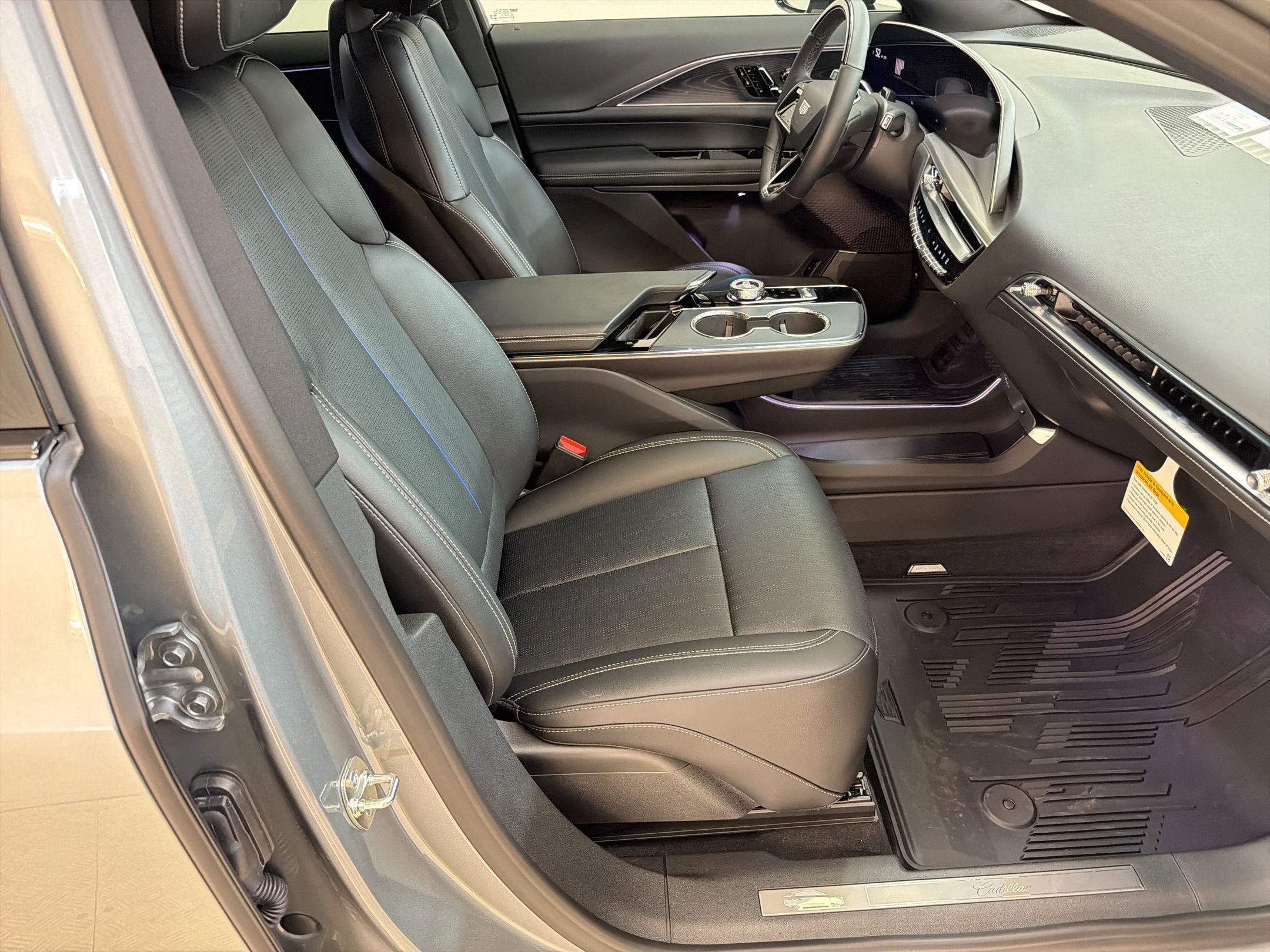 New 2026 Cadillac Lyriq Sport AWD/4WD image 28