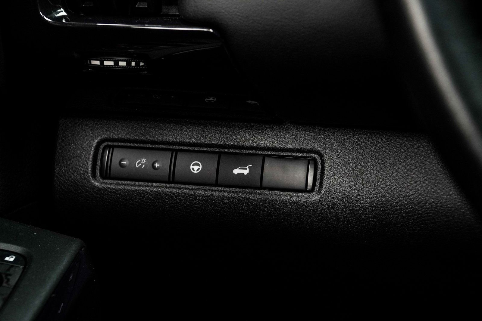 Used 2025 Nissan Pathfinder SV image 28