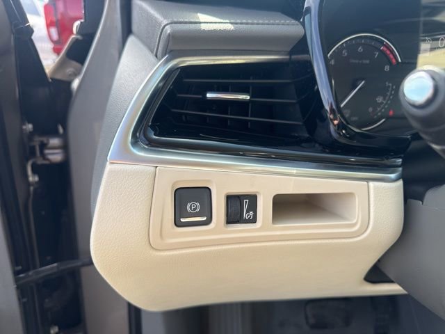 Used 2023 Cadillac XT6 Premium Luxury image 16