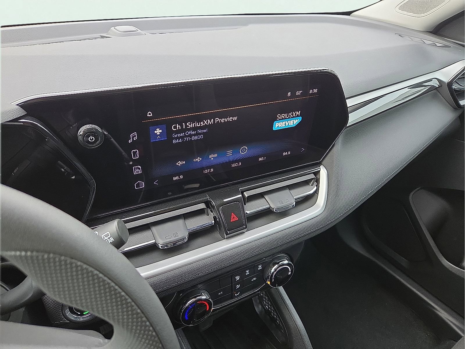 Used 2025 Chevrolet TrailBlazer LT AWD/4WD image 16