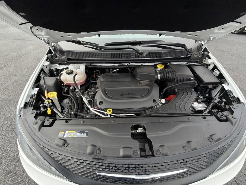 Used 2025 Chrysler Voyager LX FWD image 32