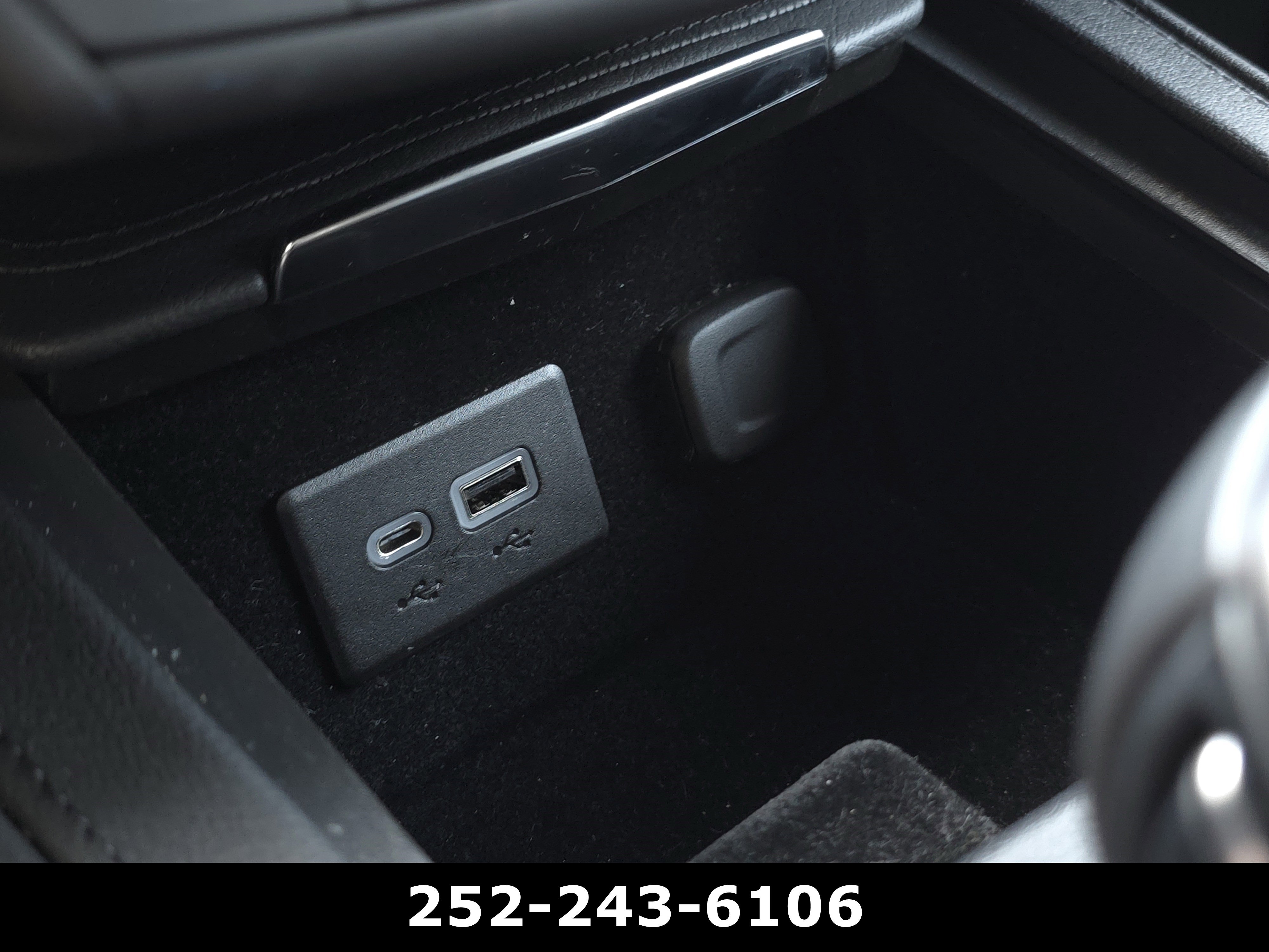 Used 2023 Cadillac XT4 Premium Luxury w/ Enhanced Visibility Package FWD image 16