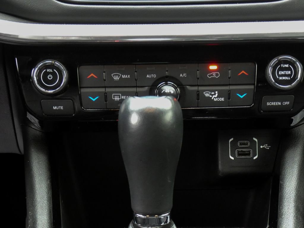 Used 2023 Jeep Compass Limited image 13