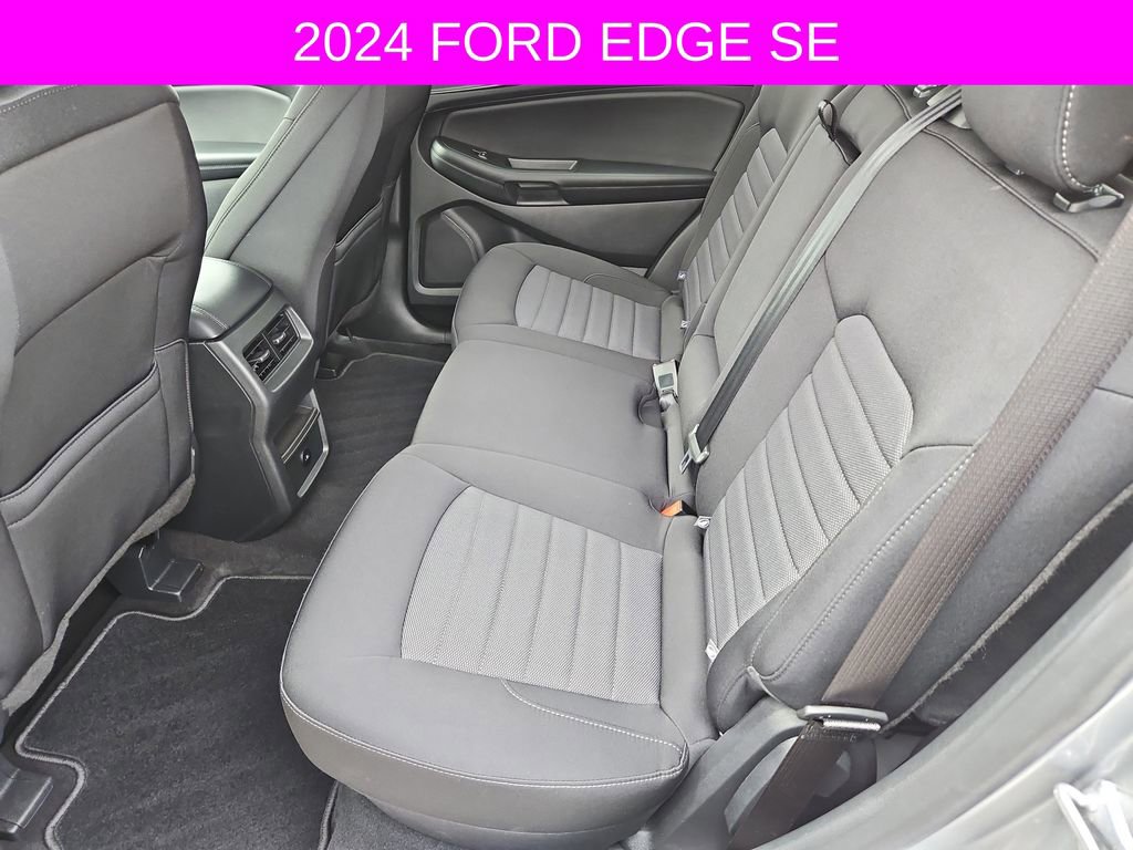 Used 2024 Ford Edge SE image 15