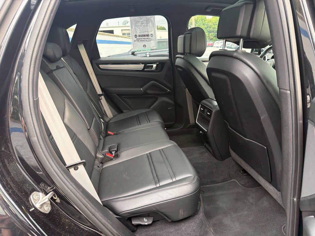 Used 2022 Porsche Cayenne S AWD/4WD image 23