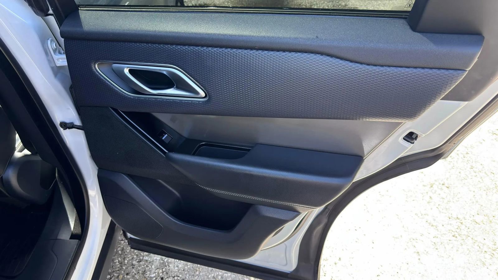 Used 2020 Land Rover Range Rover Velar S image 16