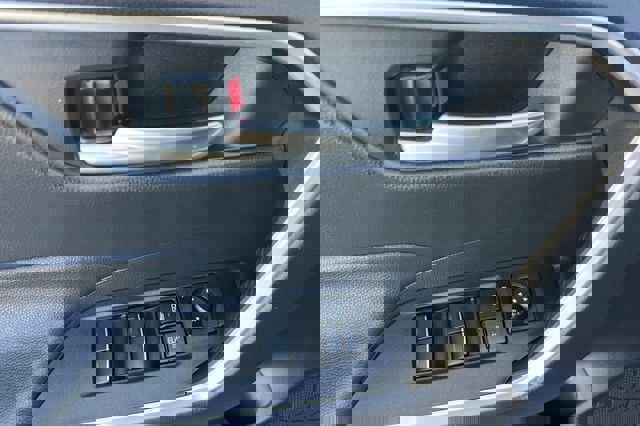 Used 2025 Toyota RAV4 XLE image 12