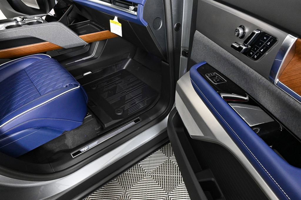 New 2026 Cadillac Vistiq Premium Luxury w/ LPO, Floor Liner Package image 25