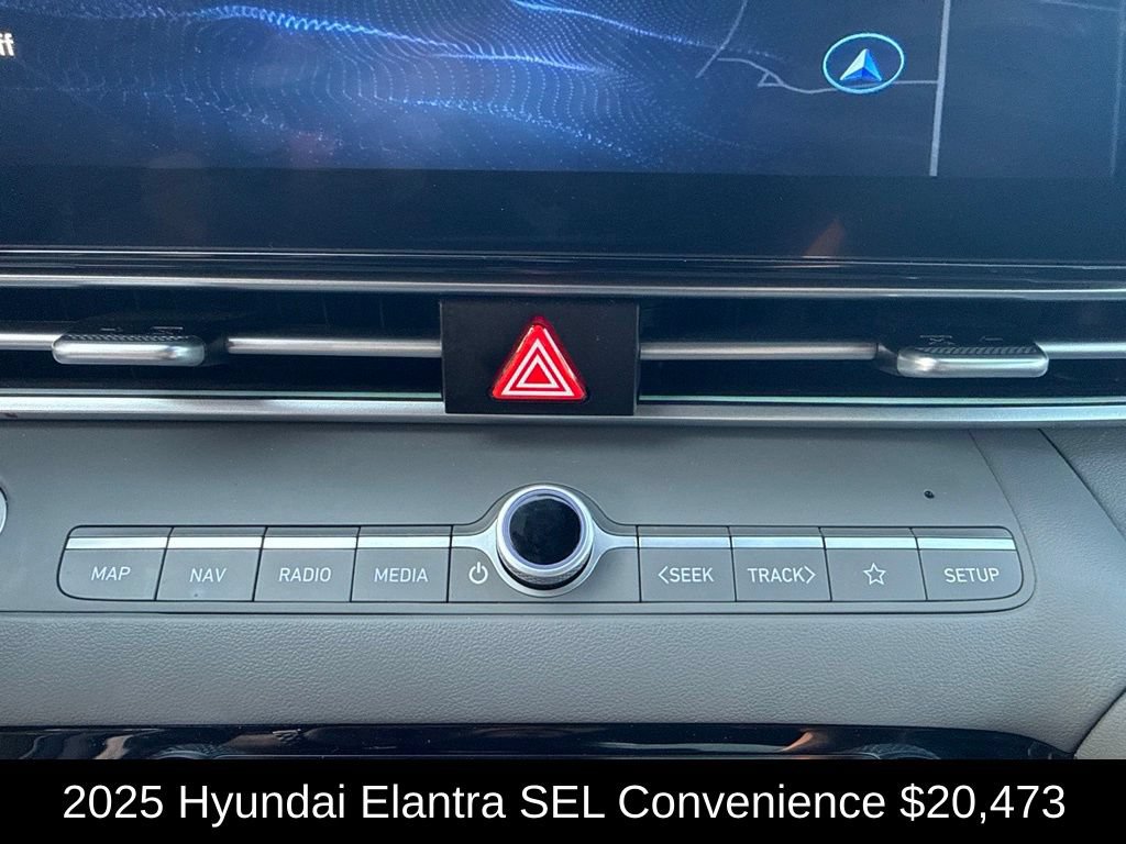 Used 2025 Hyundai Elantra SEL FWD image 27