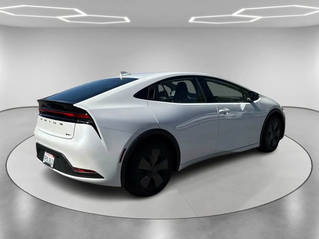 Used 2024 Toyota Prius LE image 5