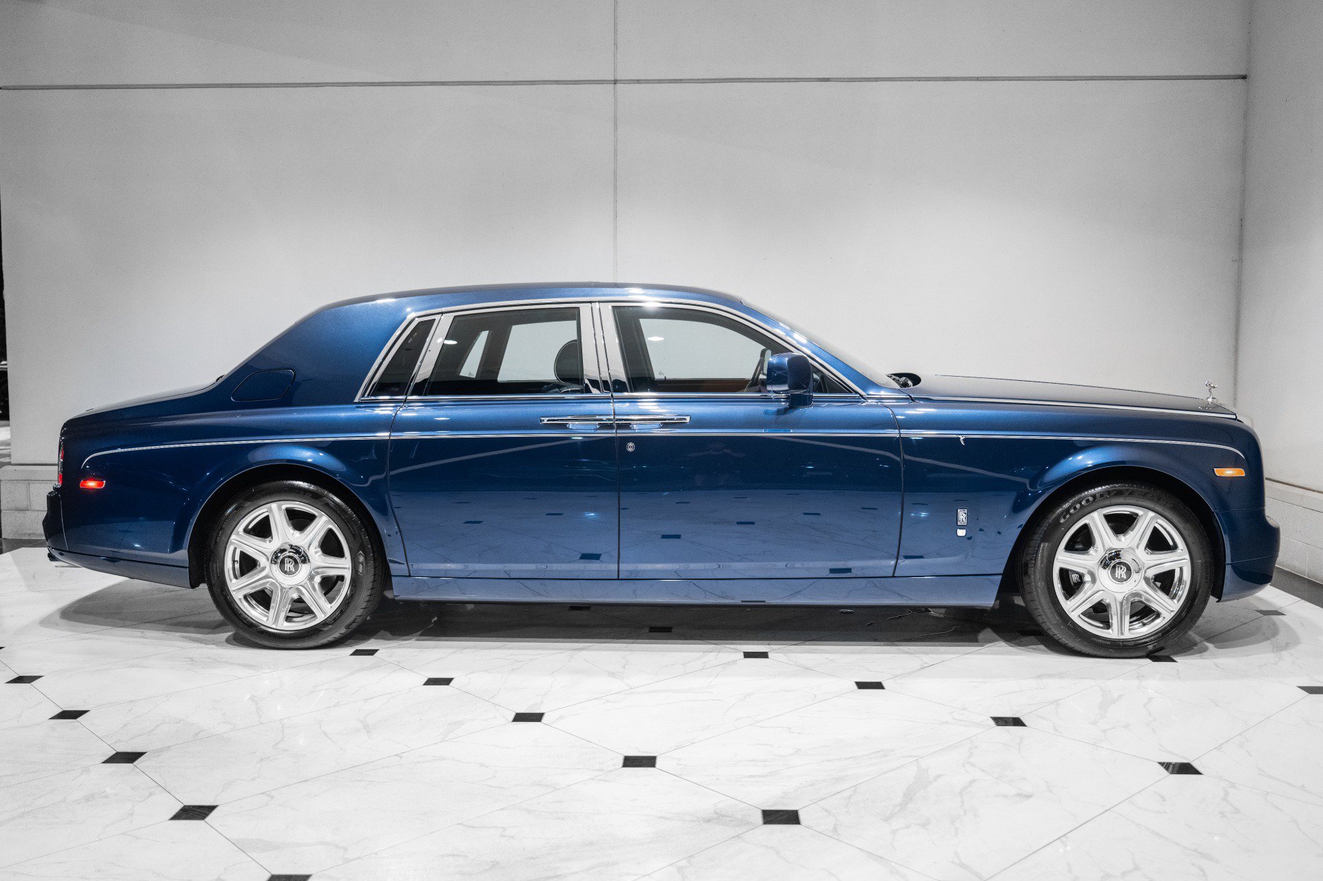 Used 2011 Rolls-Royce Phantom Sedan RWD image 25