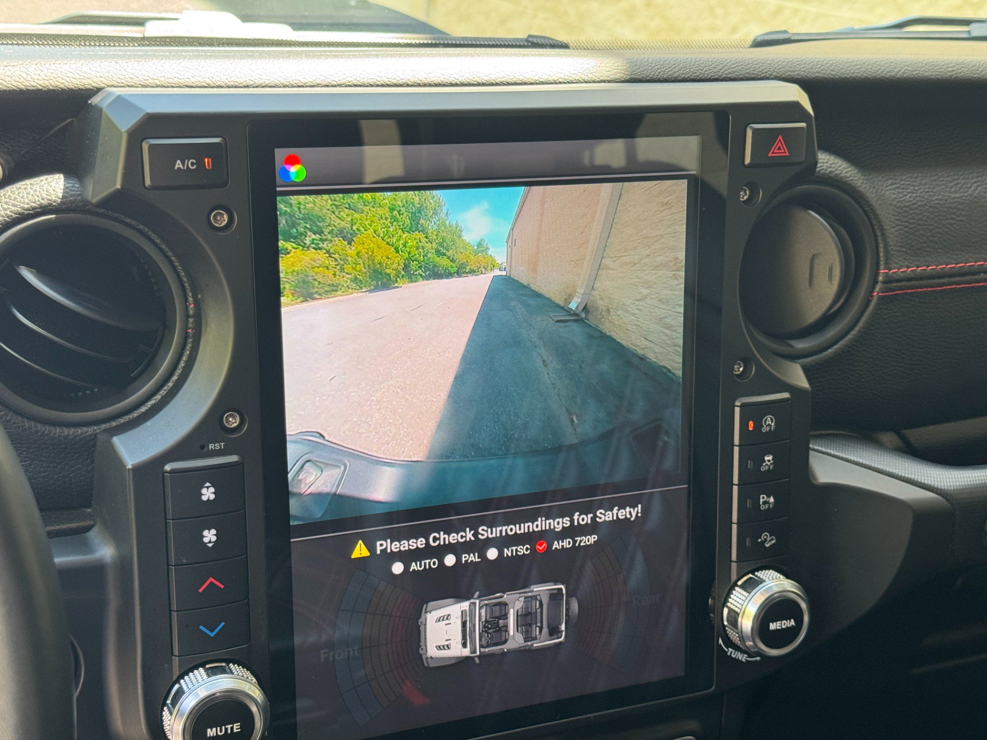 Used 2022 Jeep Gladiator Sport AWD/4WD image 46